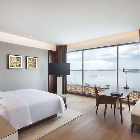 Grand Hyatt Kochi Bolgatty Exterior photo Deluxe Room